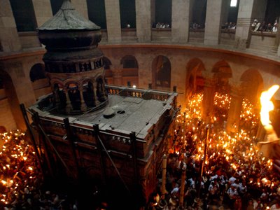 MIDEAST-ISRAEL-PALESTINIAN-EASTER-HOLY FIRE