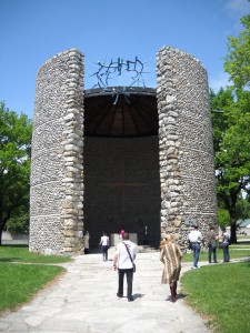 Lagarul de la Dachau - biserica1