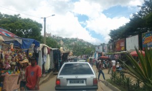 oameni si masini Antananarivo Madagascar1
