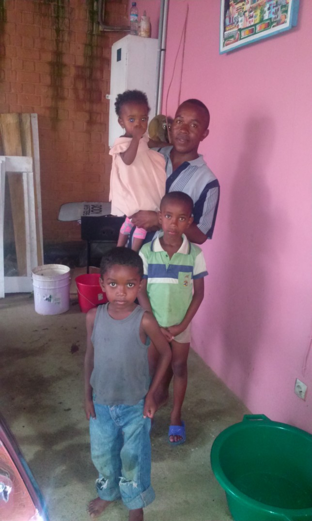 Eli cu copiii Madagascar Antananarivo