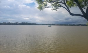 lac cu nori in Madagascar Ivato