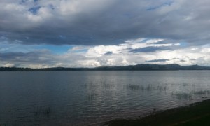 nori munti si lac in Madagascar