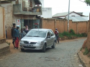 Dacia noua drum Antananarivo Madagascar