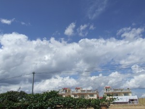 Nori peste case in Madagascar