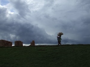 silueta in fata norilor Madagascar