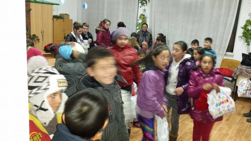 copii in clasa cu cadouri1